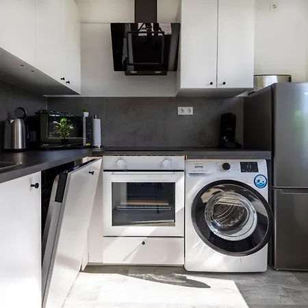 Vaz E01 Kueche, Tv, Netflix, Ca 15 Min Messe U Hbf * אסן