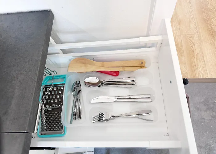 Vaz E01 Kueche, Tv, Netflix, Ca 15 Min Messe U Hbf * إسن